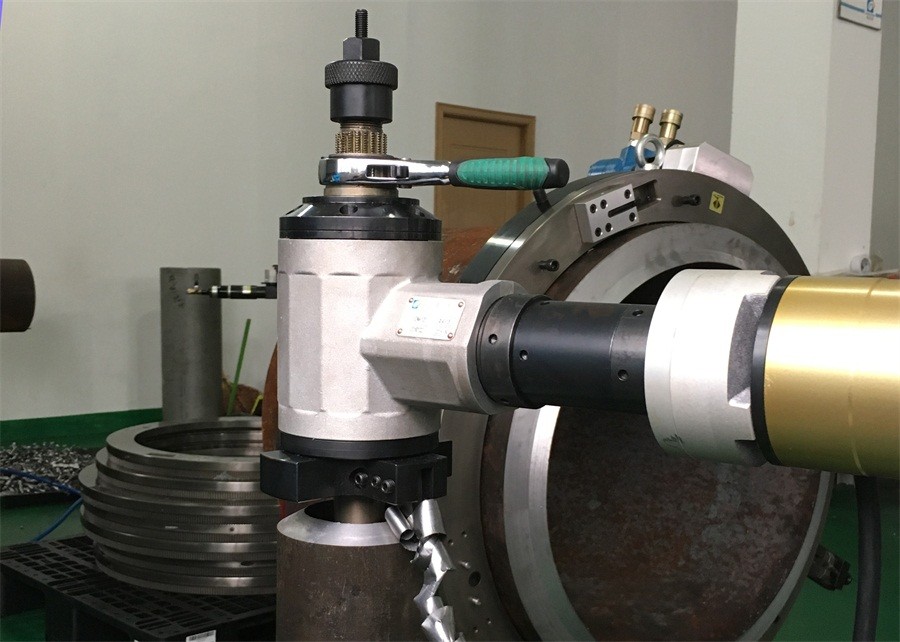 Ηλεκτρική χρησιμοποιημένη εσωτερική τοποθετημένη διάμετρος μηχανή Beveling σωλήνων εξουσιοδότηση ενός έτους